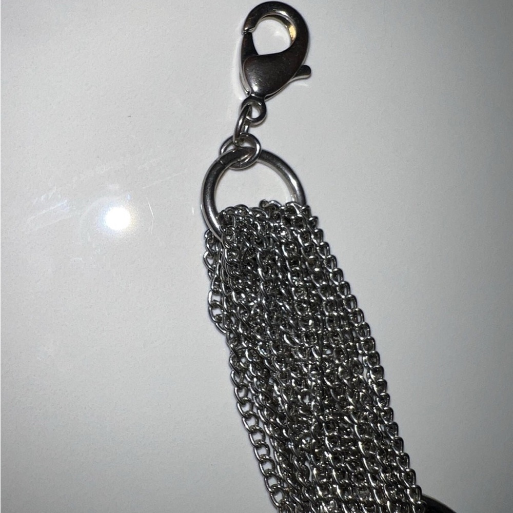 Preowned silver tone GUESS bracelet 7.5 “ - Picture 7 of 7